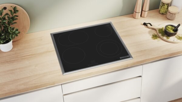 Einbau-Backofen-Set(HBD631FH62) bestehend aus HBG237BB3 & PKN645BA2E Auszeichnungen Perfekte Ergebnisse: 3D-Heißluft für perfekte Back- und Bratergebnisse auf bis zu drei Ebenen gleichzeitig.