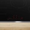 Schwarze Glaskeramik-Oberfläche mit innovativer FlexInduction-Technologie und PowerBoost-Funktion für schnelles und effizientes Kochen.