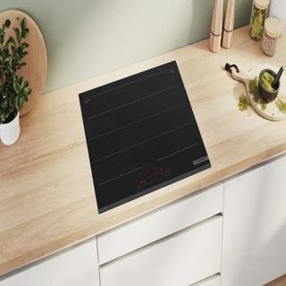 Digital gesteuertes Kochfeld mit Timer, ReStart-Funktion und präziser Temperaturregelung für professionelles Kochen zu Hause.