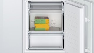 Serie 6 Einbau-Kühlschrank mit Gefrierfach 122.1 x 55.8 cm Flachscharnier mit Softeinzug