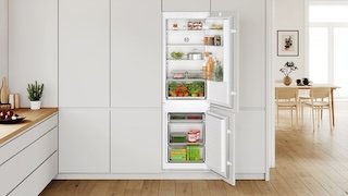 Serie 6 Einbau-Kühlschrank mit Gefrierfach 122.1 x 55.8 cm Flachscharnier mit Softeinzug