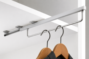 Hettich 9136277 Kleiderbügelhalter mit Auszugsführung auf Quadro Basis, 400 mm, silber
