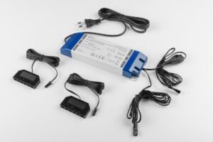 PRO PLUS 60W Power Kit mit Ein/Aus-Kabeln und 6x Mini-Verstärkerverteiler