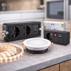 Kleiderschrank nach Maß – Kronospan K512 Nativ Pink mit weißer Rückwand & LED-Beleuchtung